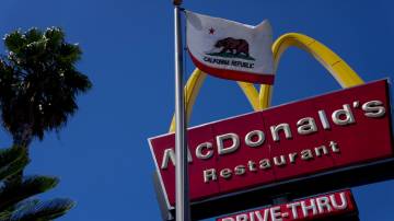 Restaurante do McDonald's em Sherman Oaks, California. Photographer: Eric Thayer/Bloomberg