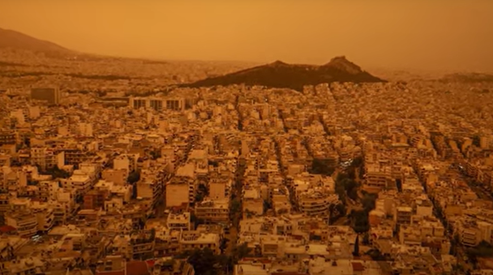 Céu laranja em Atenas. Foto: Reprodução/ Redes sociais