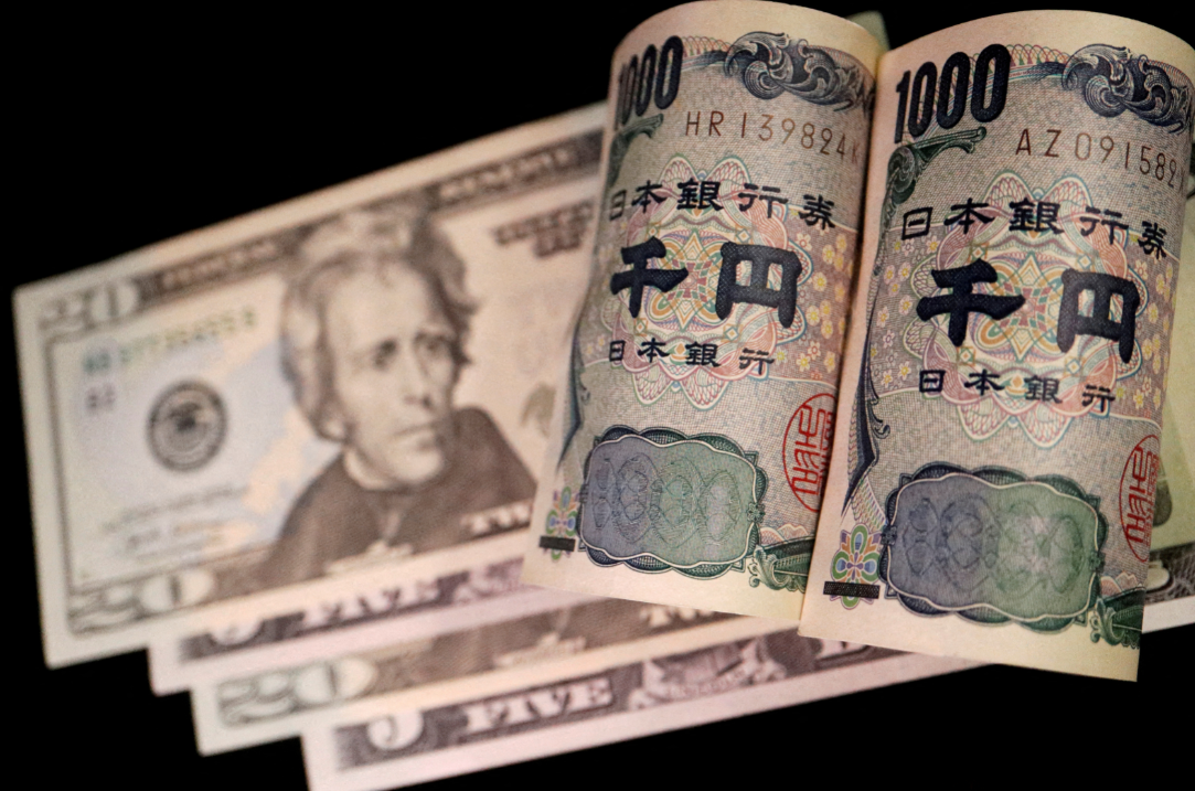 Notas de dólar e iene 23/09/2022. REUTERS/Florence Lo/File Photo