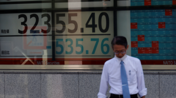 Telão com índices acionários em Tóquio 28/07/2023. REUTERS/Kim Kyung-Hoon/File Photo