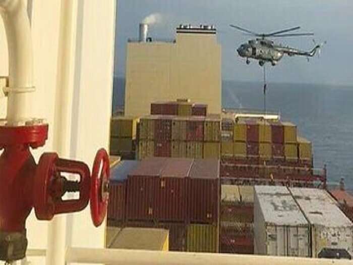 Irã apreende navio cargueiro associado a Israel no Estreito de Ormuz