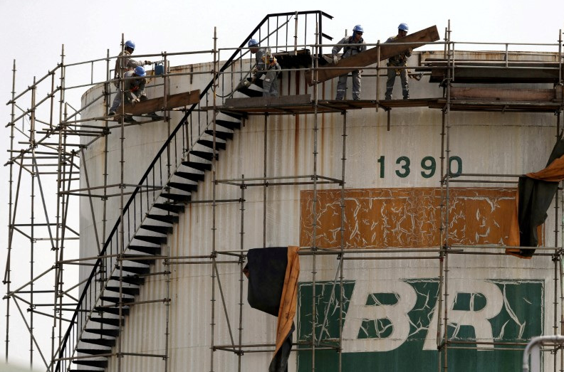 Tanque da Petrobras em Brasília 30/9/2015 REUTERS/Ueslei Marcelino/Arquivo