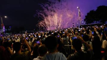 Fogos de Artifício em Hong Kong para comemorar o feriado do Dia do Trabalho 01/05/2024 REUTERS/Tyrone Siu