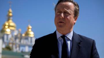 Chanceler britânico David Cameron em Kiev 2/5/2024 REUTERS/Thomas Peter
