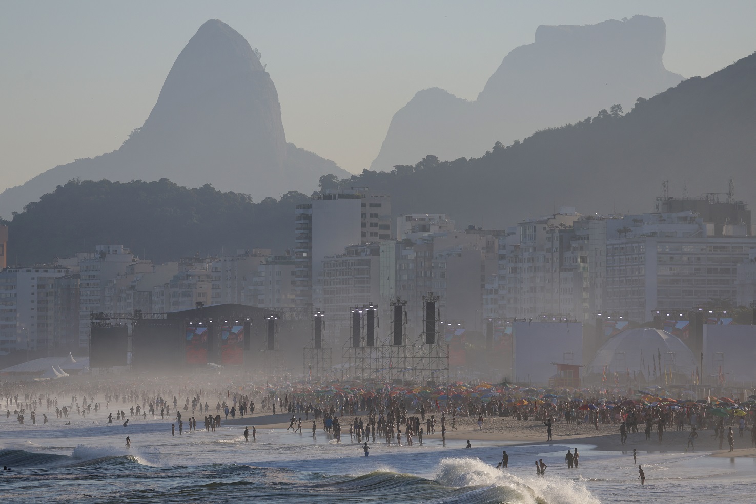 Praia de Copacabana no Rio de Janeiro (REUTERS/Ricardo Moraes)