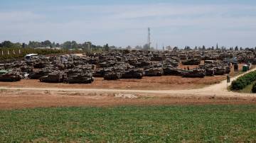 Veículos israelenses perto da fronteira de Gaza 8/5/2024 REUTERS/Ammar Awad