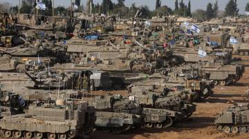 Veículos militares de Israel perto da fronteira com Gaza 9/5/2024 REUTERS/Amir Cohen