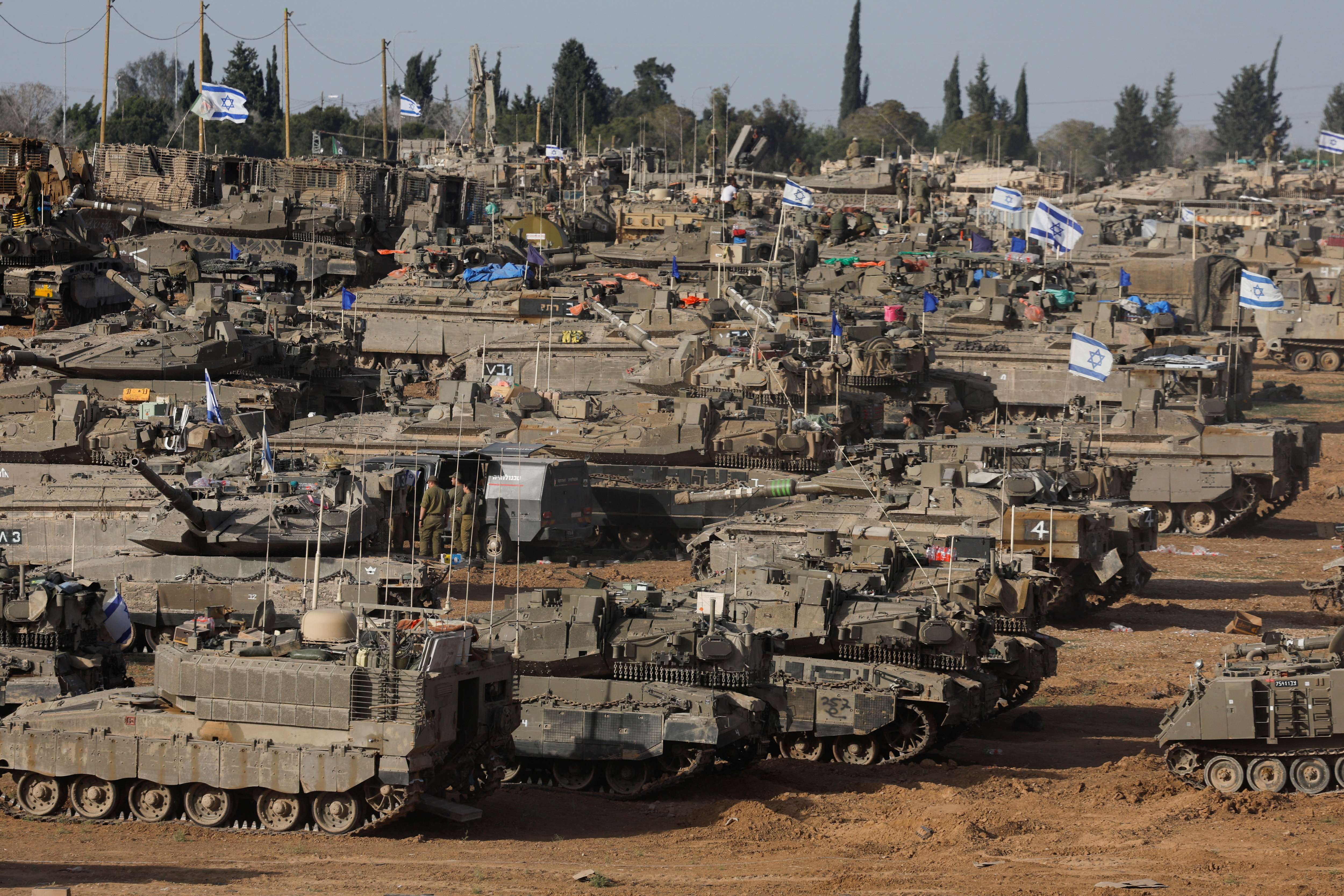 Veículos militares de Israel perto da fronteira com Gaza 9/5/2024 REUTERS/Amir Cohen