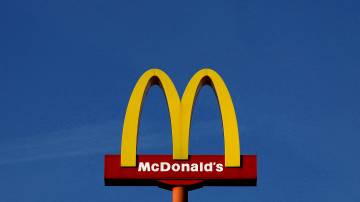 Placa do McDonald's 04/03/2024 REUTERS/Yves Herman