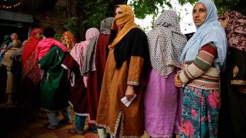 Votação em Kashmir na quarta fase de eleição na Índia 13/5/2024 REUTERS/Sharafat Ali