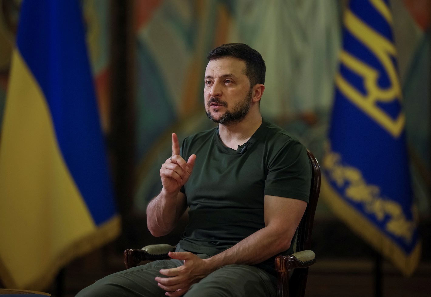 O presidente da Ucrânia, Volodymyr Zelensky, em entrevista à Reuters, em Kiev, Ucrânia (REUTERS/Gleb Garanich)