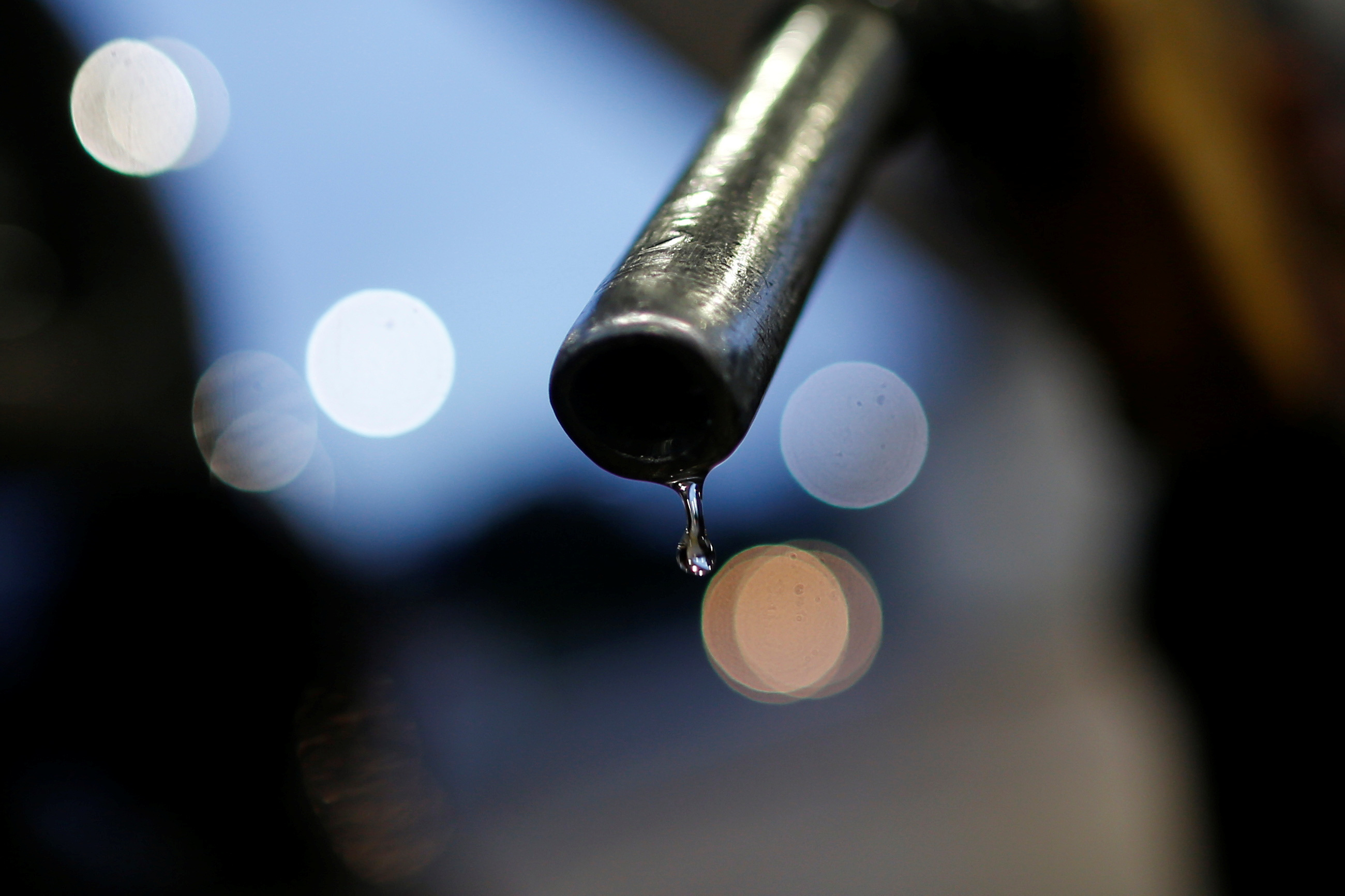 Petrobras pode aumentar preço da gasolina com corte de impostos