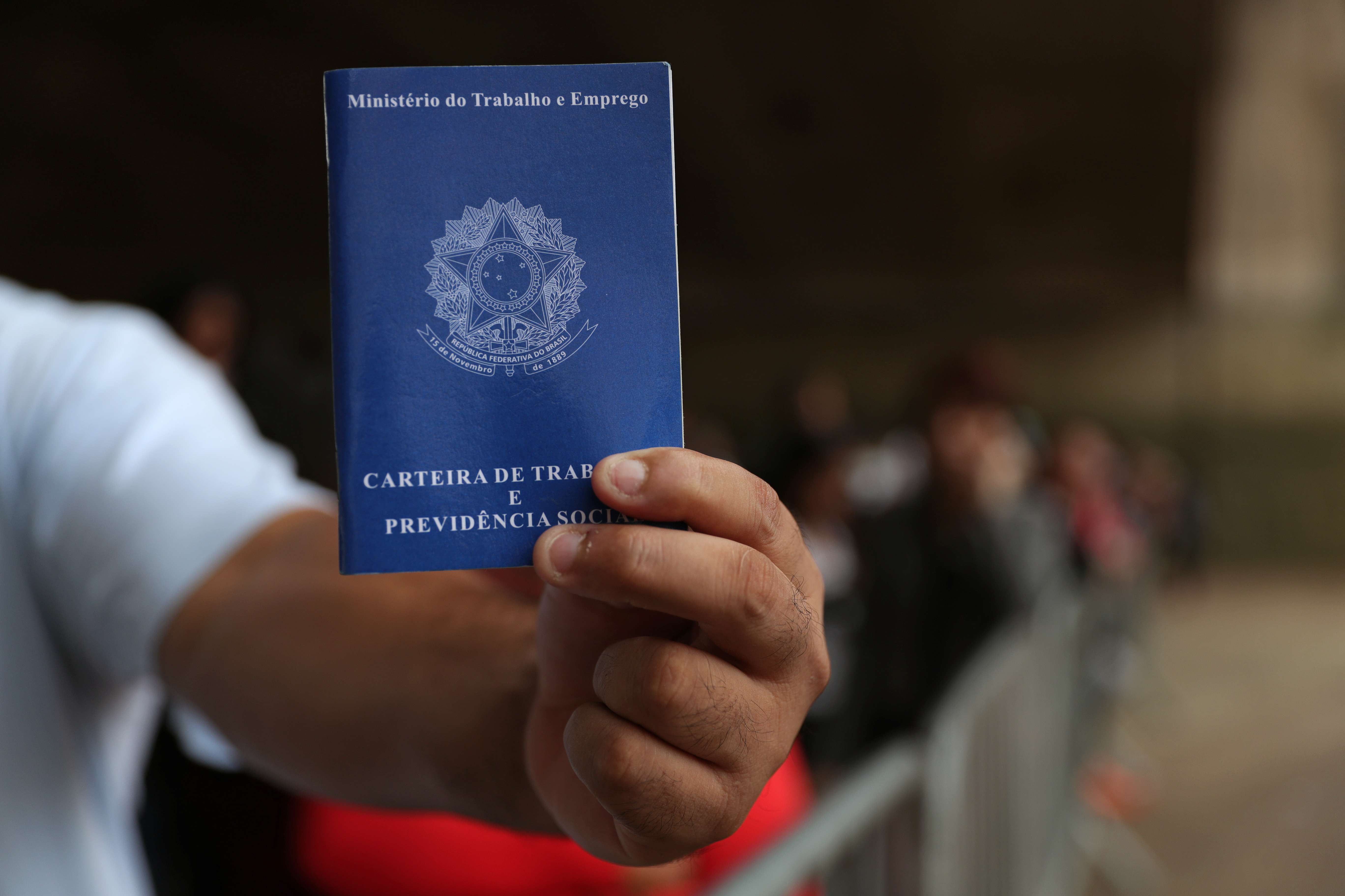 Desemprego cai a 6,2% no tri até maio e Brasil tem recorde de emprego com  carteira