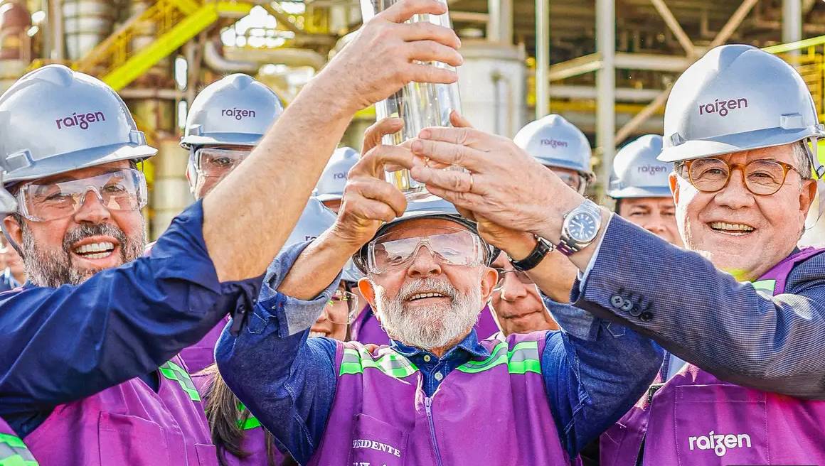 Presidente da República, Luiz Inácio Lula da Silva, durante visita à planta de produção de etanol de segunda geração, no Parque de Bioenergia Bonfim. Guariba - SP.
Foto: Ricardo Stuckert / PR - Ricardo Stuckert / PR