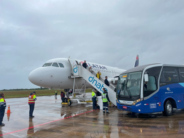 Primeiro voo comercial na Base Aérea de Canoas. (Foto: Divulgação/Latam)