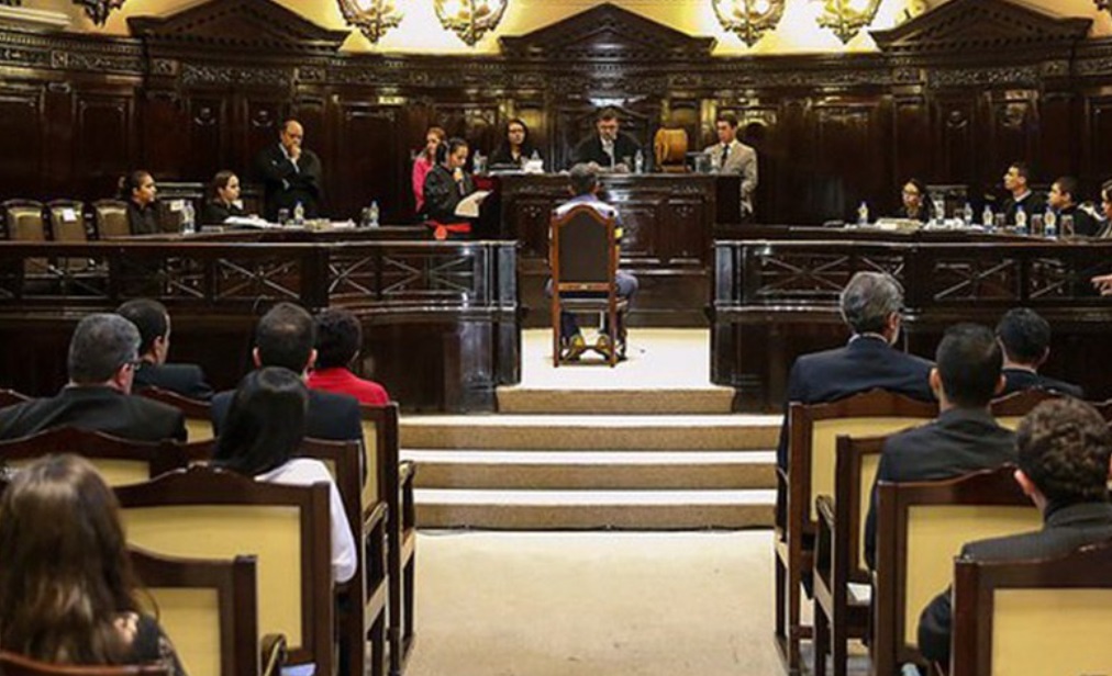 Tribunal do Júri, em São Paulo (SP): texto inicial da PEC beneficiava apenas juízes e membros do MP, mas relator incluiu outras categorias (Foto: CNJ/Divulgação)