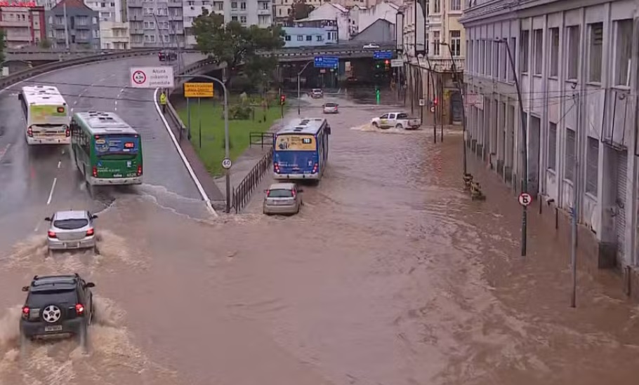 Expectativa é a de que enchentes em Porto Alegre (RS) sejam as maiores pelo menos desde a década de 1940 (Foto: Reprodução/RBS TV