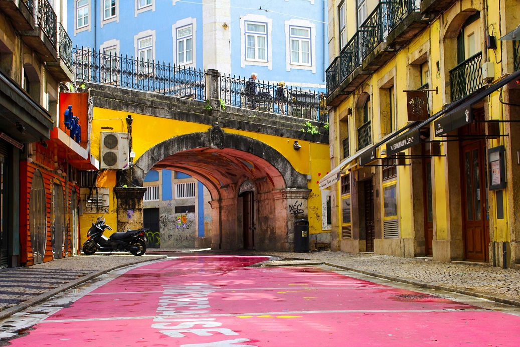 Rua Rosa, Lisboa, Portugal. Foto: Sara Darcaj/Unsplash