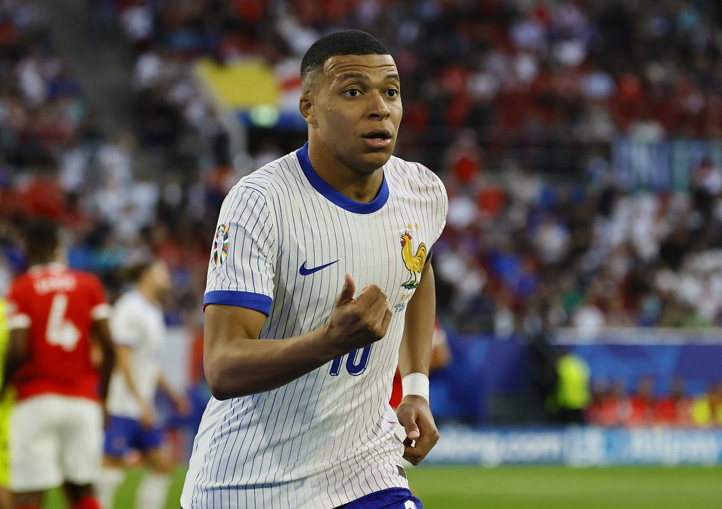Kylian Mbappé durante partida da seleção da França contra a Áustria pela Eurocopa (REUTERS/Wolfgang Rattay)