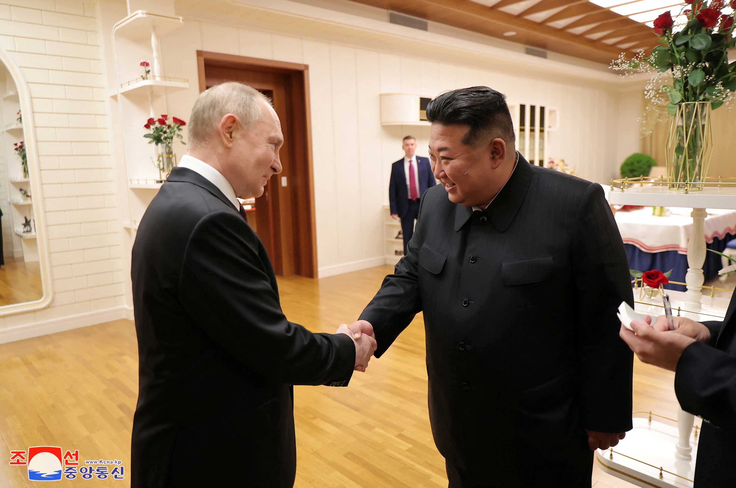 Putin e Kim assinam pacto de defesa m&uacute;tua entre R&uacute;ssia e Coreia do Norte