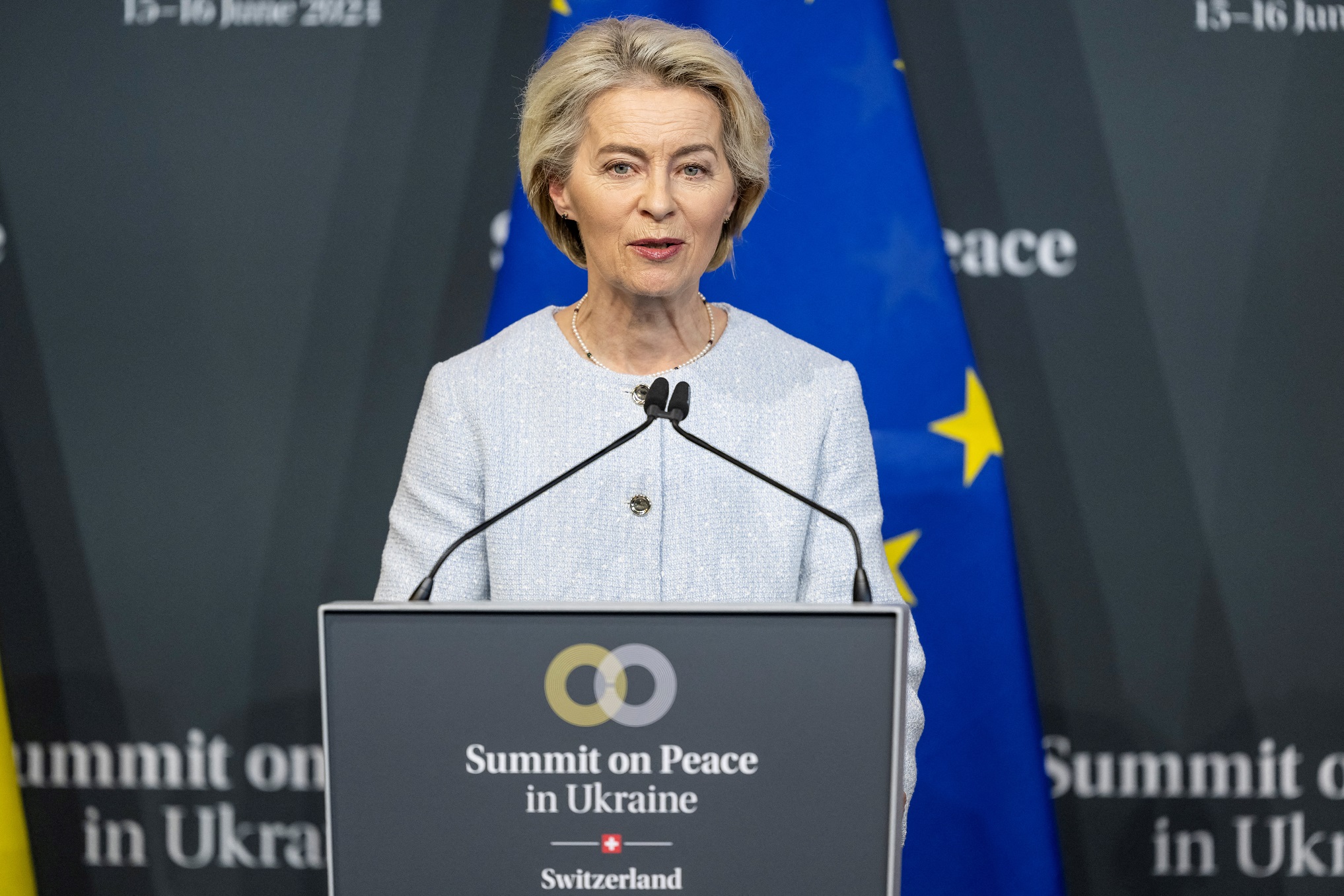 Presidente da Comissão Europeia, Ursula von der Leyen, durante entrevista coletiva em Stansstad, na Suíça (ALESSANDRO DELLA VALLE/Pool via REUTERS)