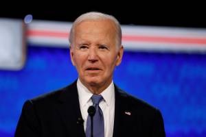 O presidente dos EUA, Joe Biden, participa do primeiro debate presidencial realizado pela CNN em Atlanta, Geórgia, EUA, 27 de junho de 2024. REUTERS/Marco Bello