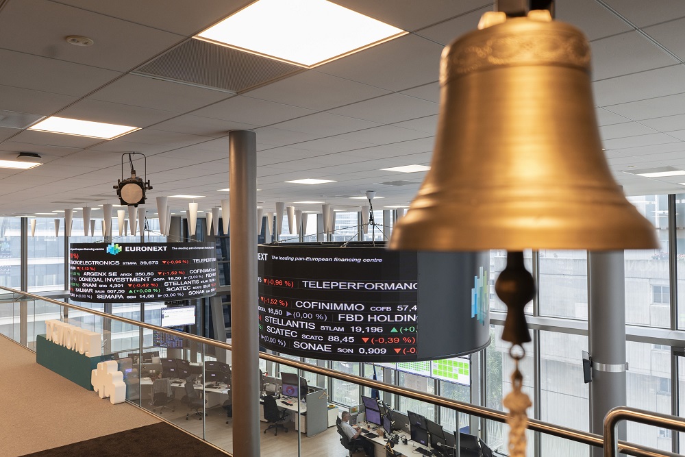 Sino do pregão da bolsa de valores Euronext NV em Paris (Nathan Laine/Bloomberg)
