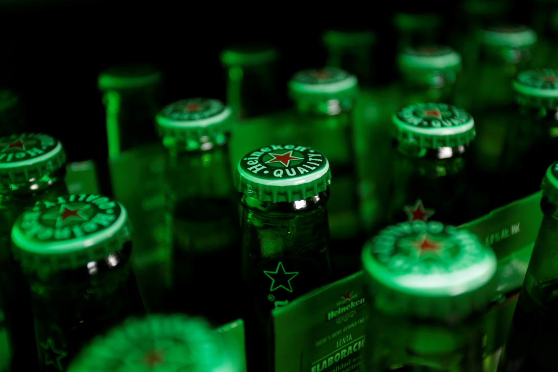Heineken garante receita em linha com o esperado no 3º trimestre; ação sobe