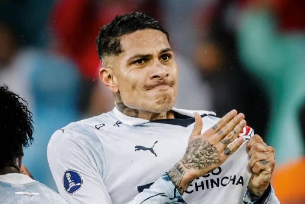 Paolo Guerrero ainda atuando pela LDU, em 2023 (Reprodução/Instagram/Conmebol e Sudamericana)