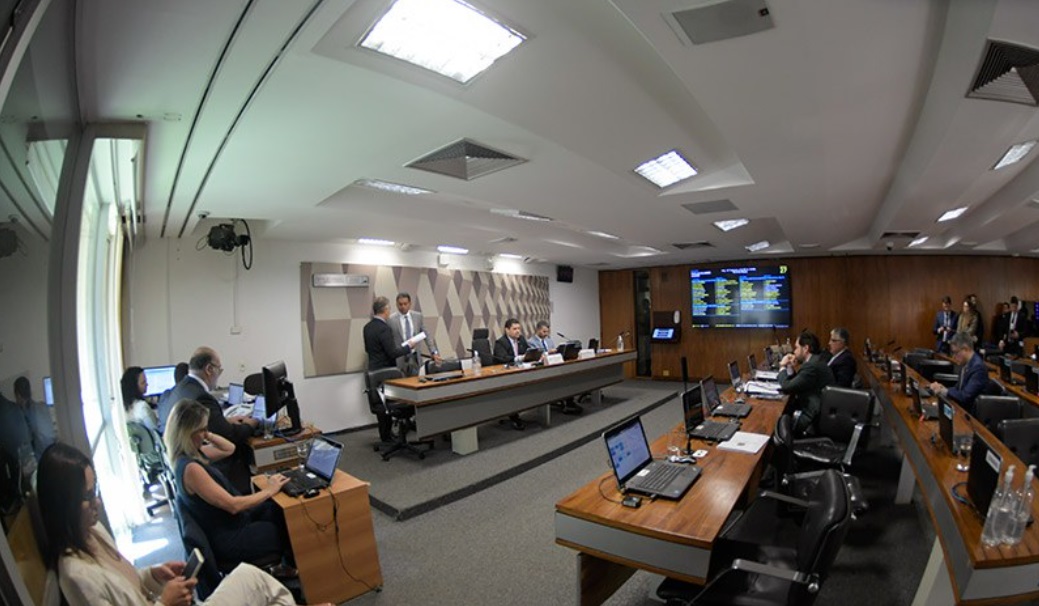 Sessão da CCJ presidida pelo senador Davi Alcolumbre (Foto: Saulo Cruz/Agência Senado)