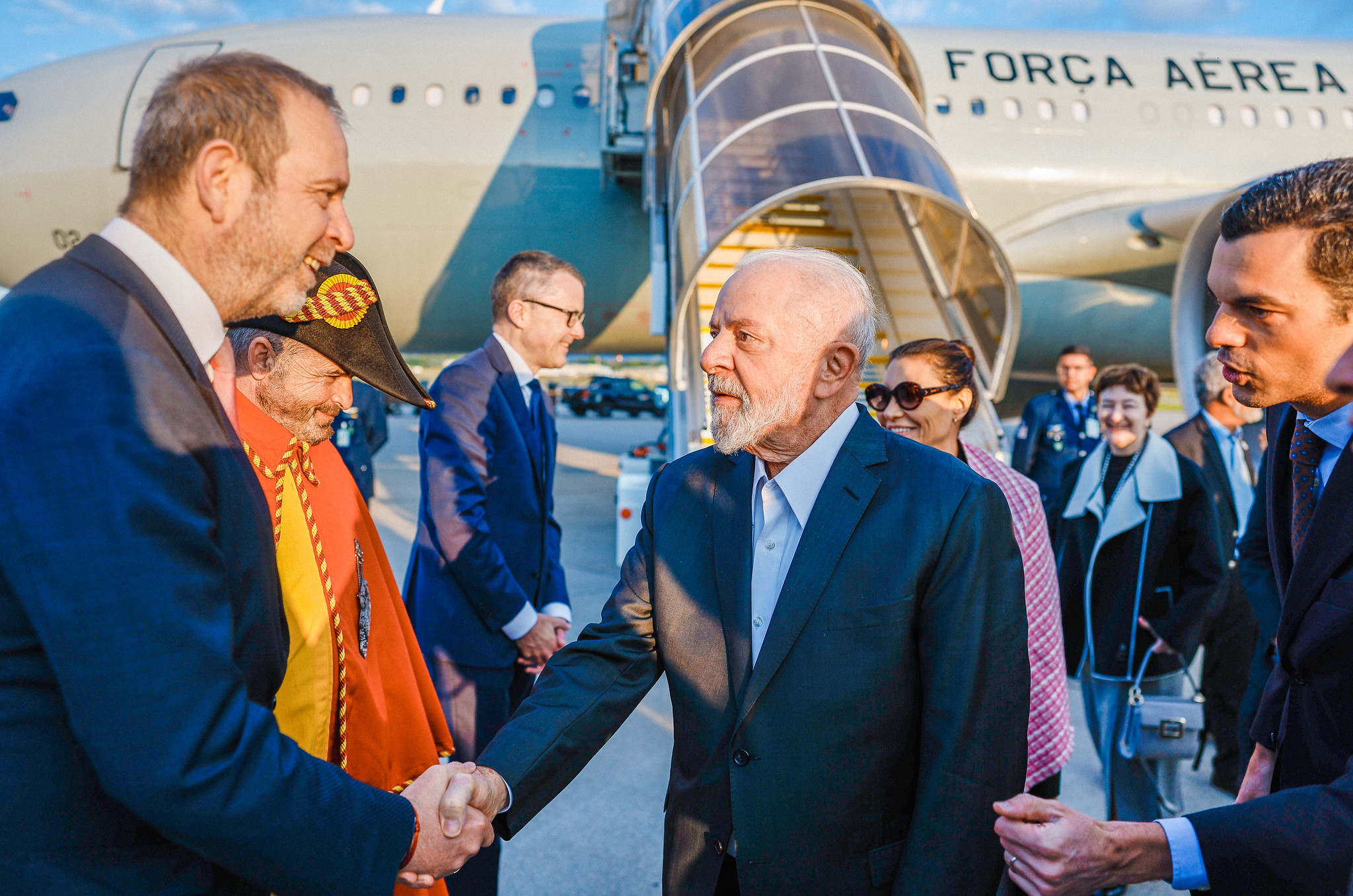 O presidente Luiz Inácio Lula da Silva (PT) desembarca no aeroporto de Genebra, na Suíça (Foto: Ricardo Stuckert/PR)