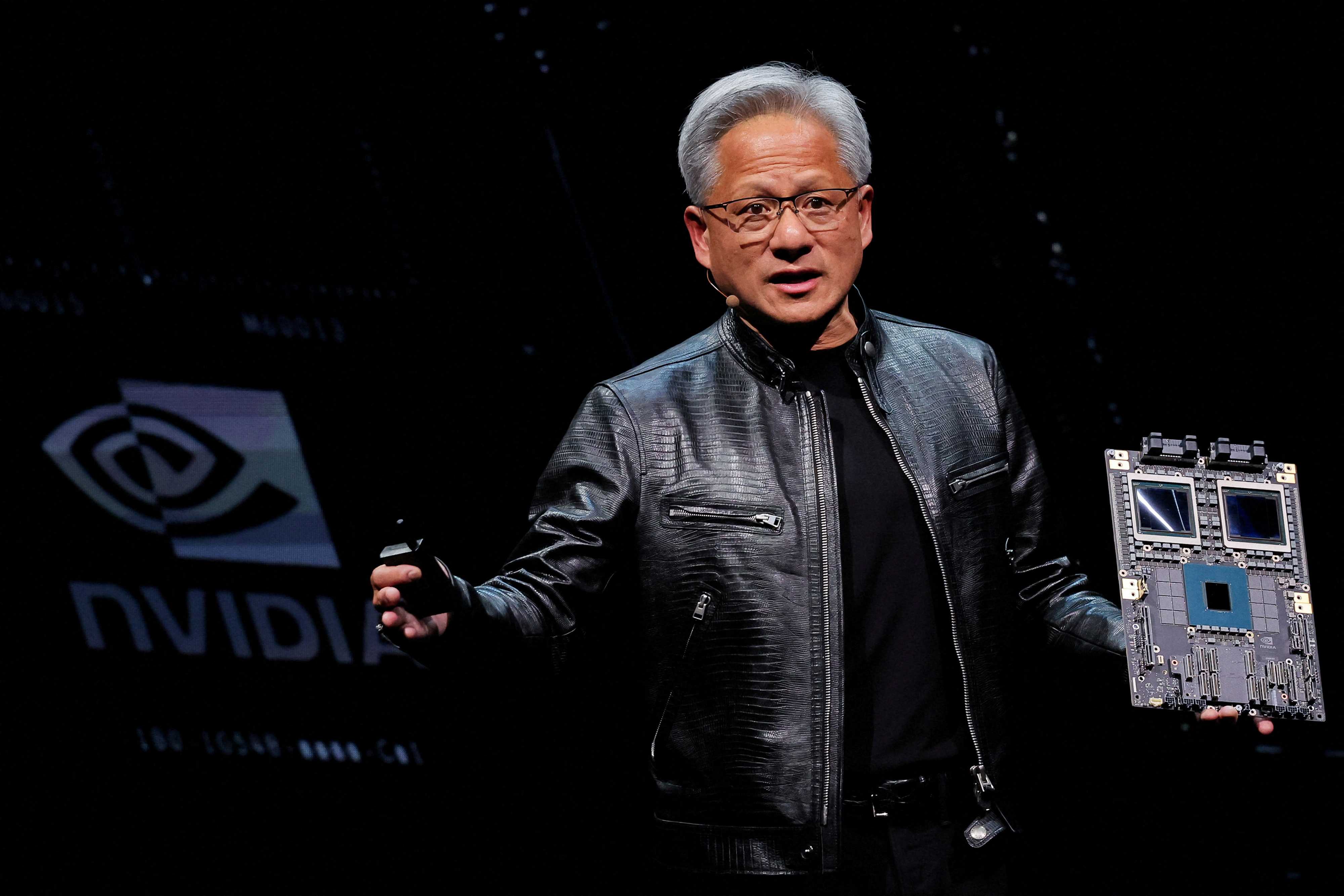 CEO da Nvidia, Jensen Huang, apresenta a plataforma NVIDIA Blackwell em um evento antes do fórum COMPUTEX, em Taipei, Taiwan, em 2 de junho de 2024 (REUTERS/Ann Wang/Foto de arquivo)