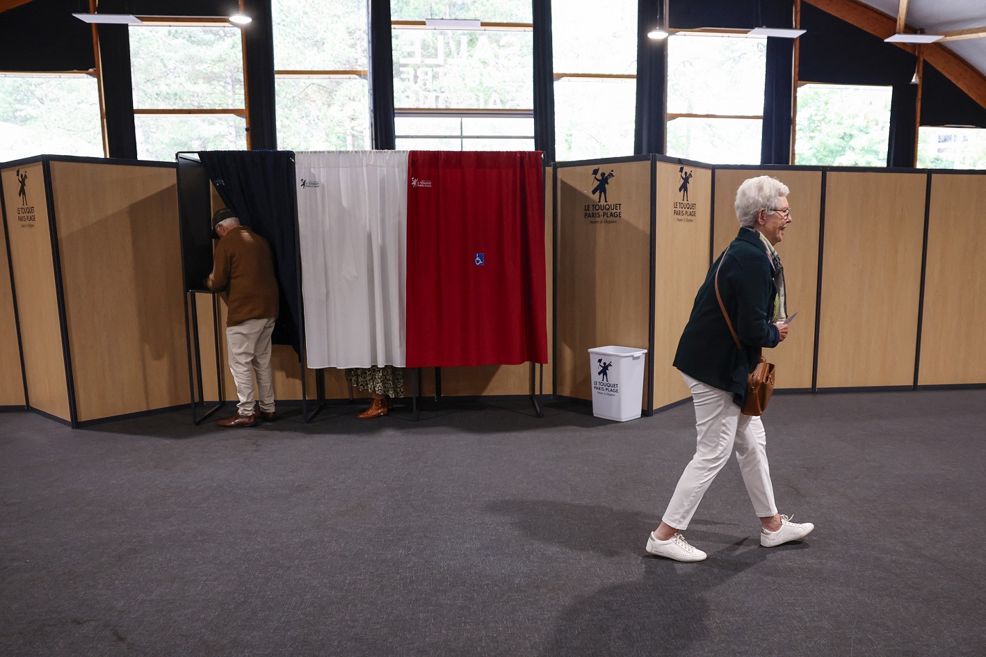 França vota no segundo turno das eleições legislativas antecipadas de 2024. 07/07/2024. (Foto: MOHAMMED BADRA/Pool via REUTERS)