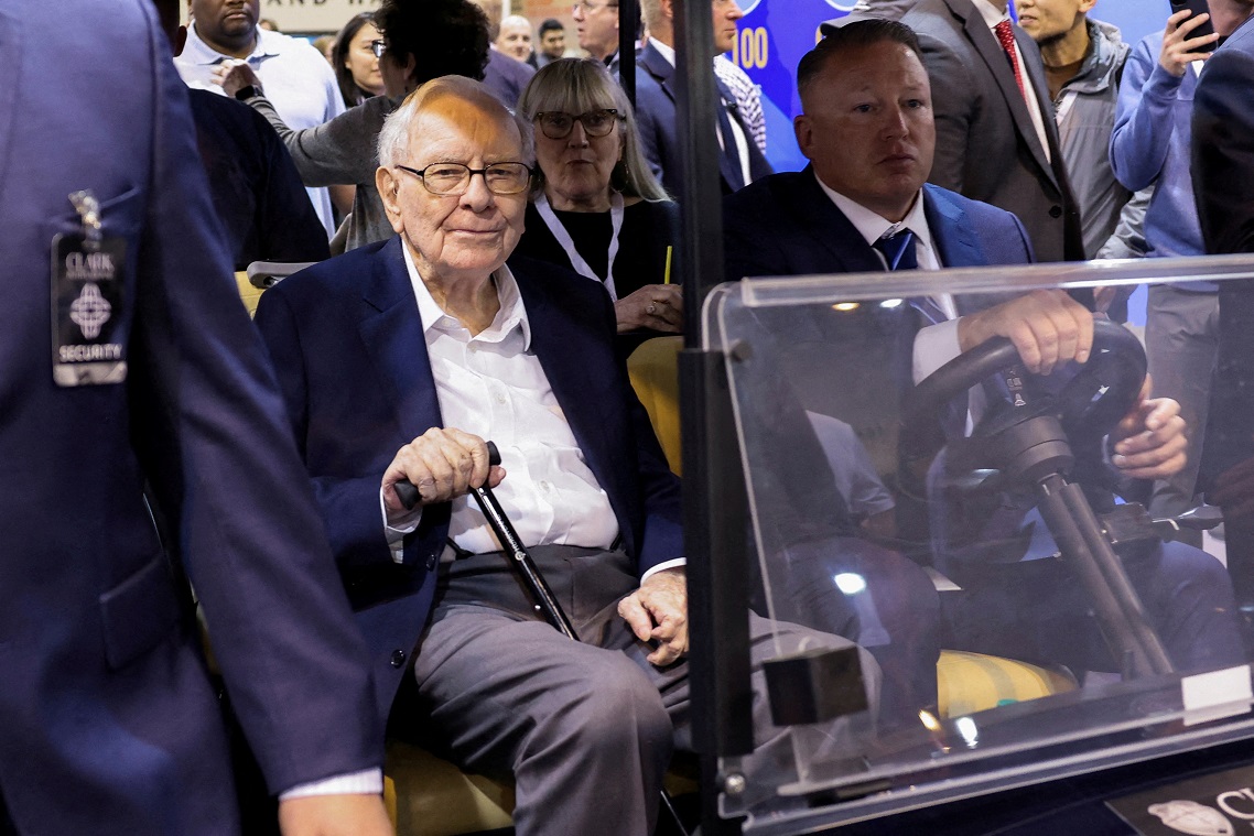 Warren Buffett em reunião anual de acionistas da Berkshire Hathaway. 3/05/2024. (Foto: REUTERS/Scott Morgan)