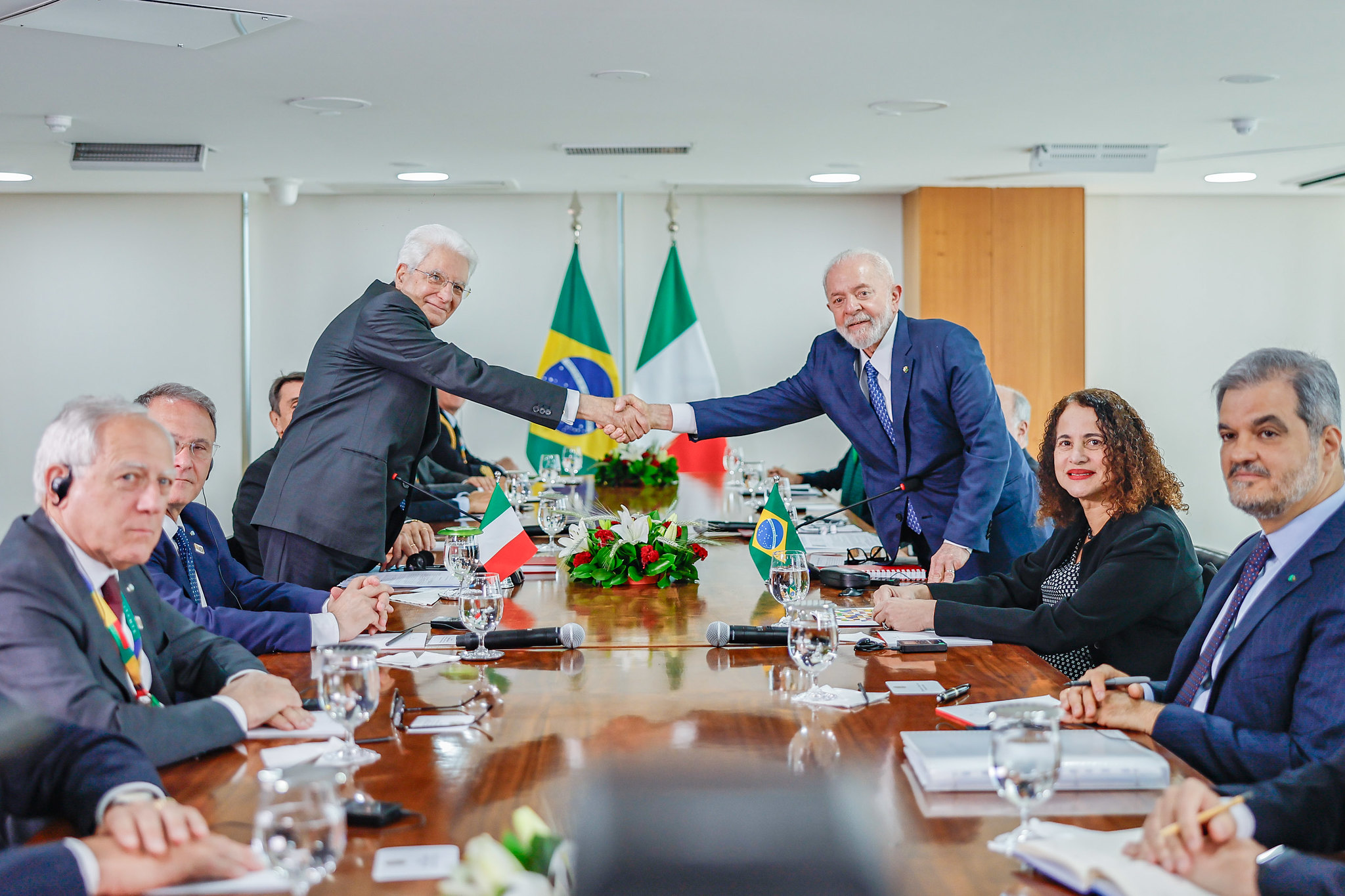 Luiz Inácio Lula da Silva (PT), presidente da República, em reunião com o presidente da Itália, Sergio Mattarella (Foto: Ricardo Stuckert/PR)