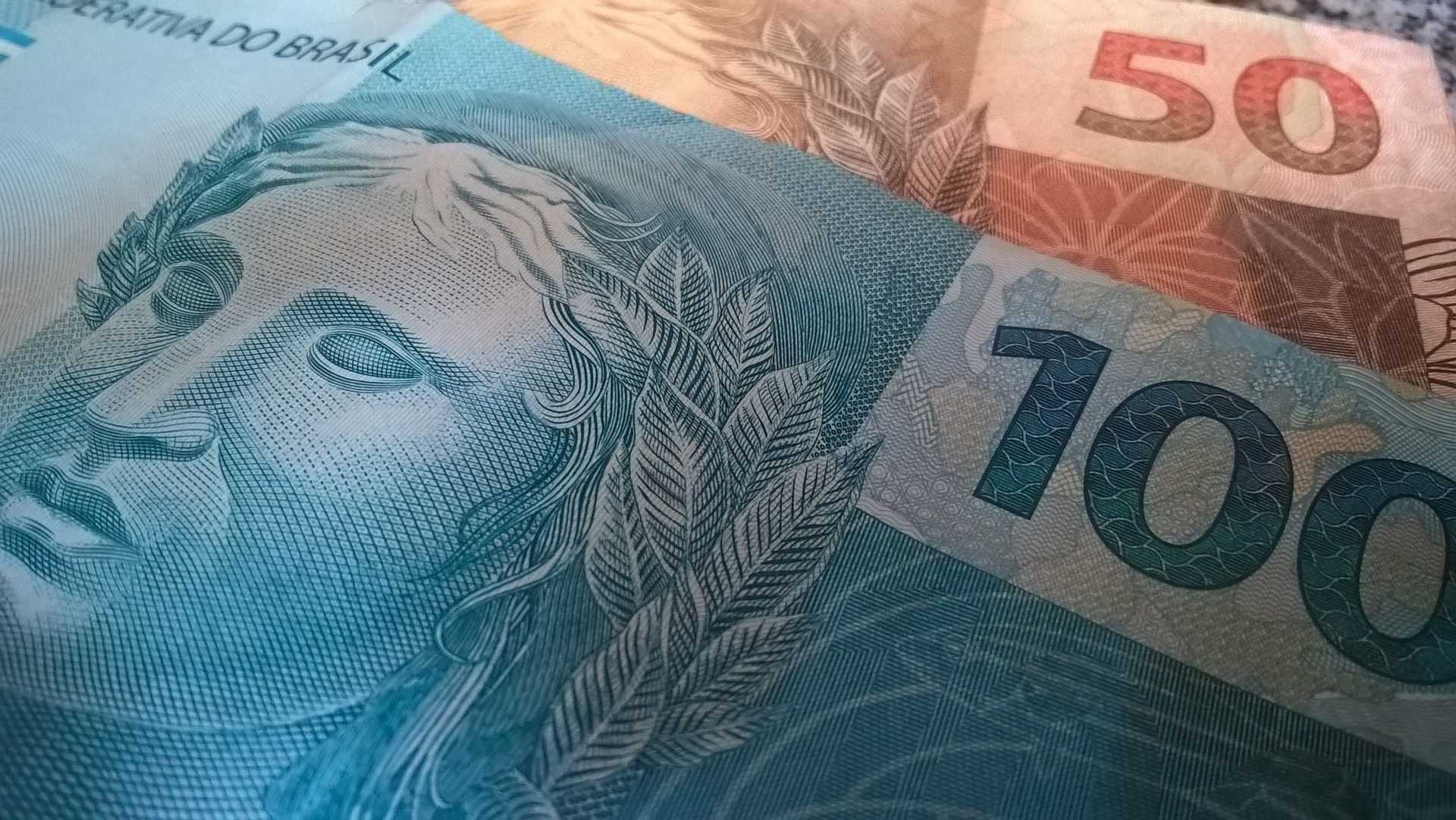 dinheiro reais real