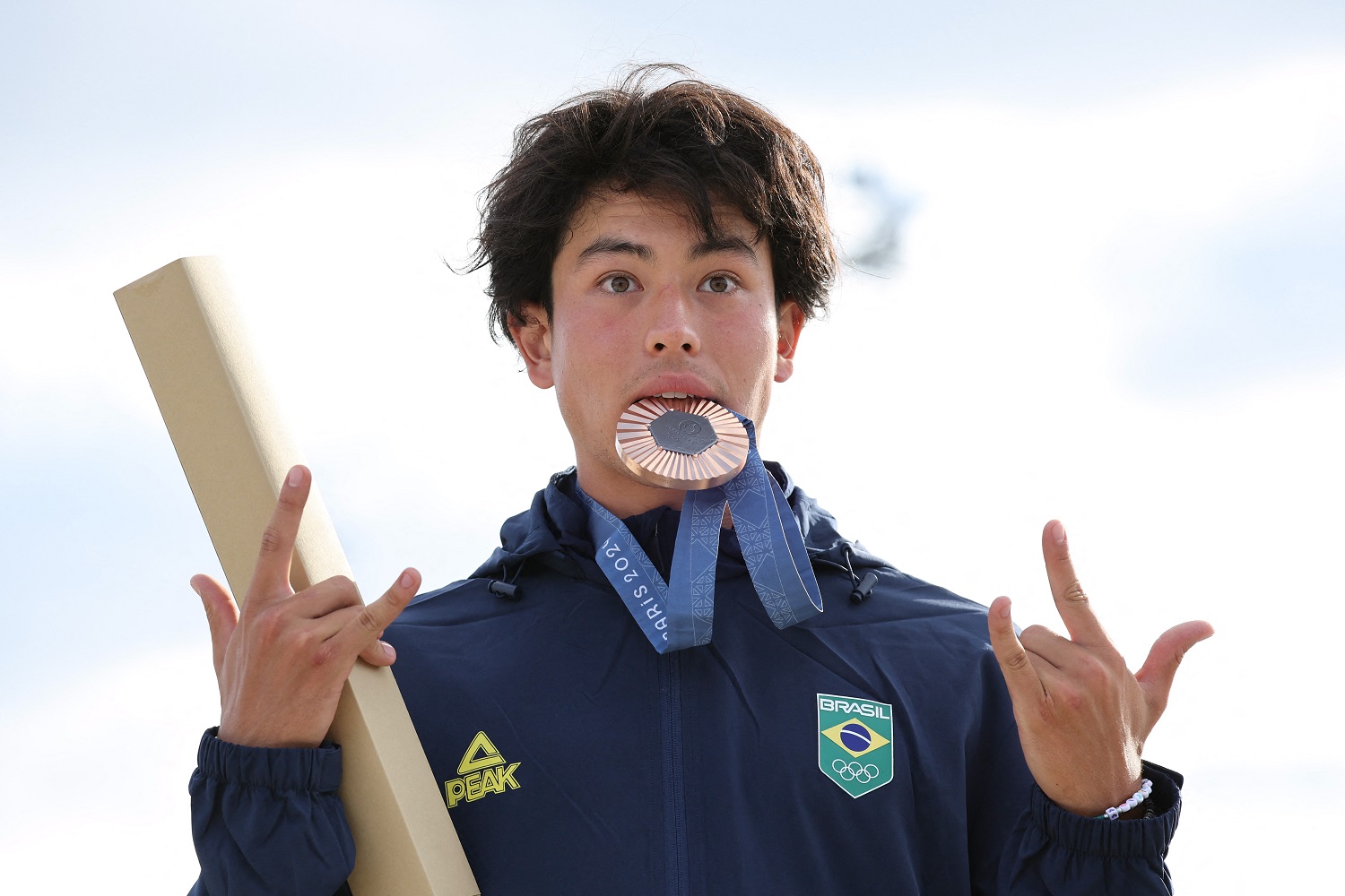 Augusto Akio conquista a medalha de bronze no skate park em Paris-2024