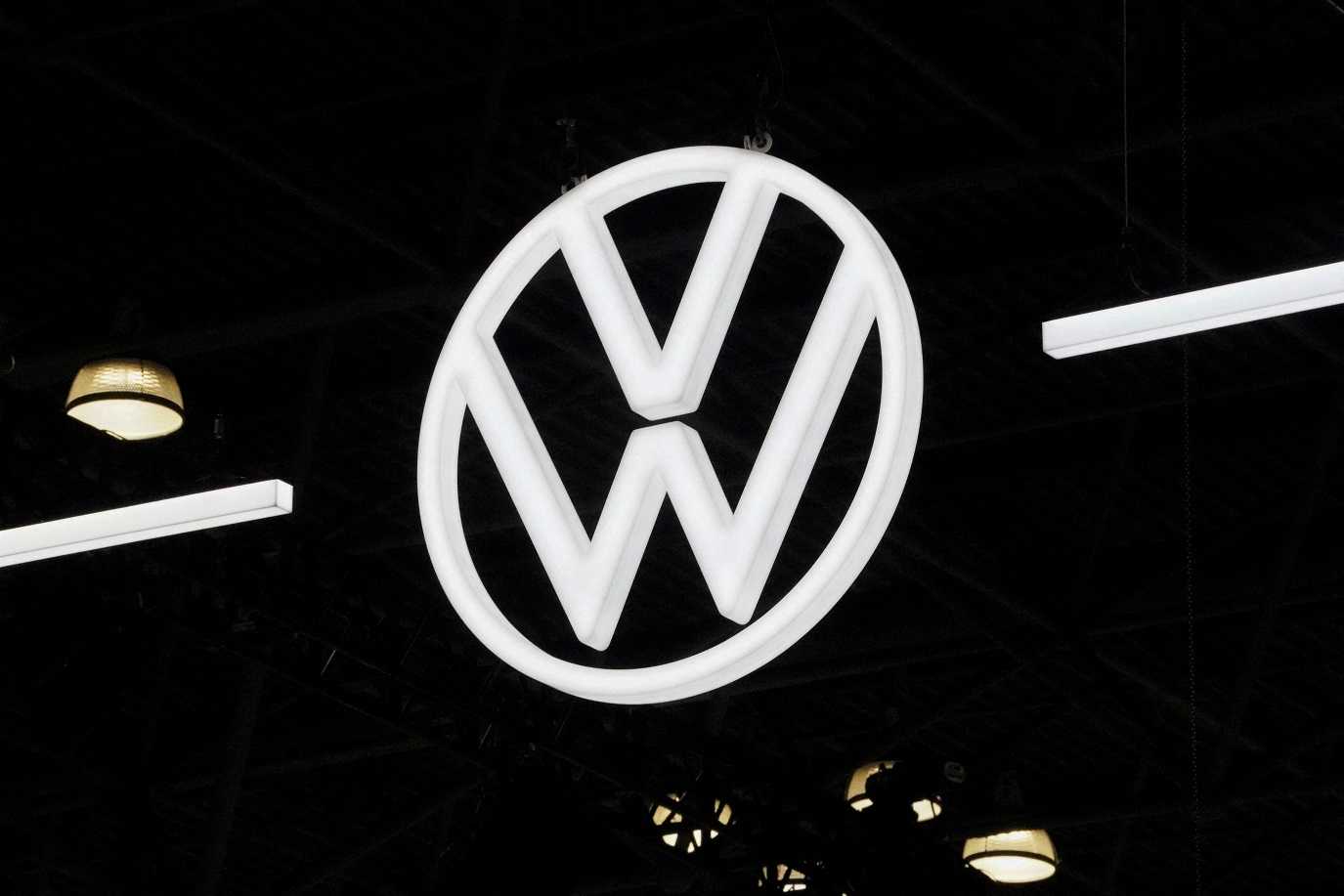 Logo da Volkswagen é visto na Prévia de Imprensa do Salão Internacional do Automóvel de Nova York, em Manhattan, Nova York, EUA, em 27 de março de 2024. REUTERS/David Dee Delgado/Foto de Arquivo