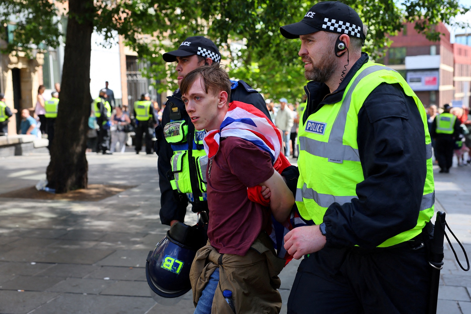 Manifestante é detido por policiais em Newcastle
10/08/2024
REUTERS/Denis Balibouse