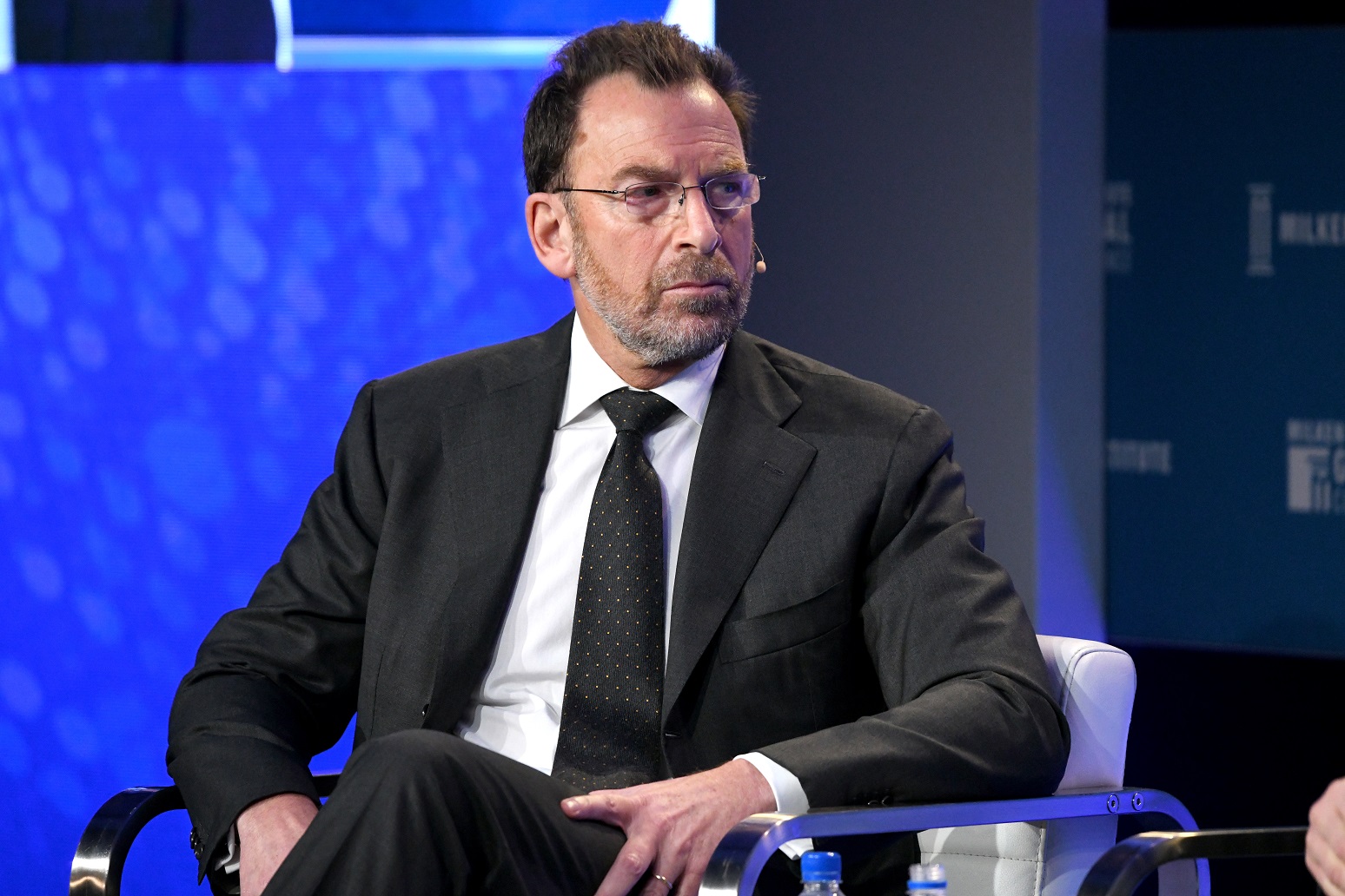 Edgar Bronfman Jr. participa de uma discussão em painel durante a conferência anual do Milken Institute Global no The Beverly Hilton Hotel em 29 de abril de 2019 em Beverly Hills, Califórnia (Michael Kovac/Getty Images)