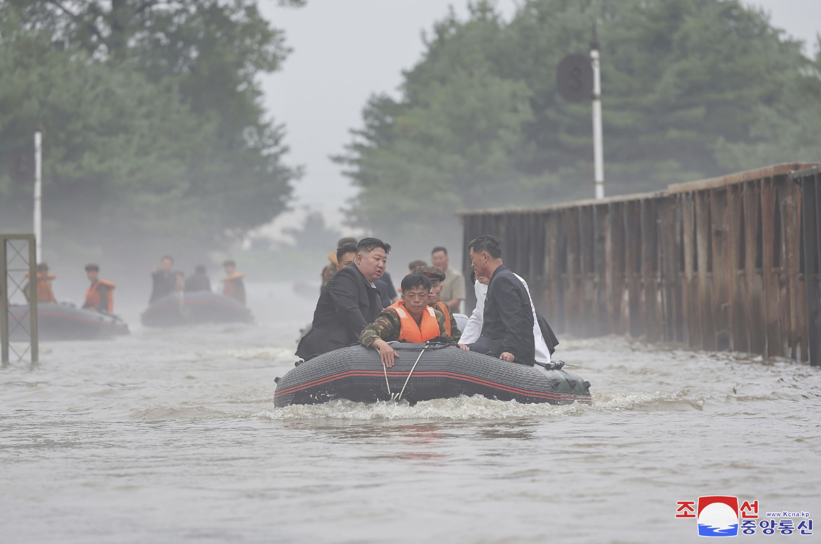 Kim Jong Un em ação”: ditador norte-coreano encara enchente em esforço de  propaganda