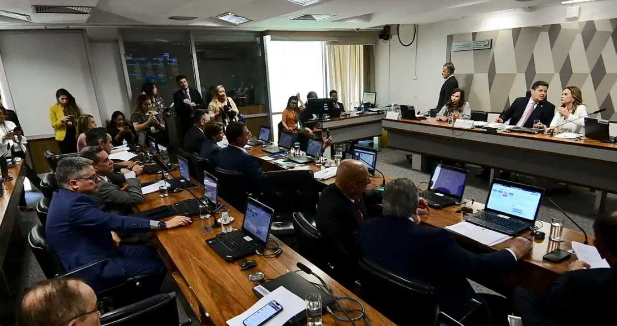 Sessão da Comissão de Constituição e Justiça (CCJ) do Senado (Foto: Pedro França/Agência Senado)