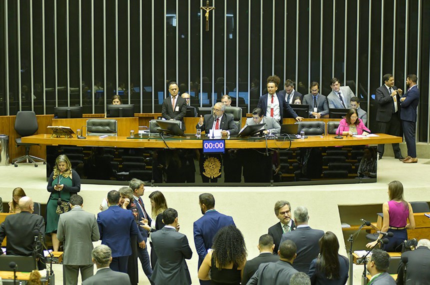 Sessão do Congresso presidida pelo senador Paulo Paim (Foto: Geraldo Magela/Agência Senado)