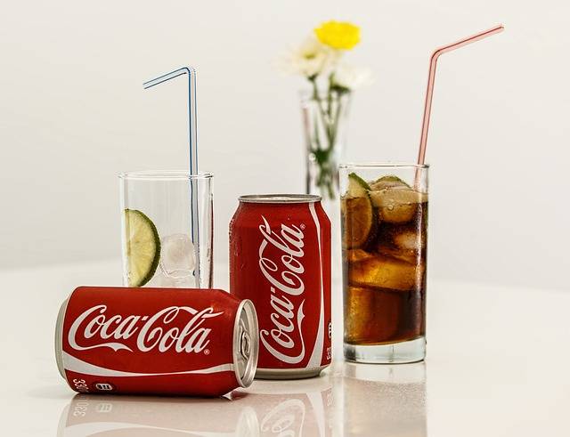 Novos refrescos e energético: os planos da Coca para emplacar a nova febre de bebidas