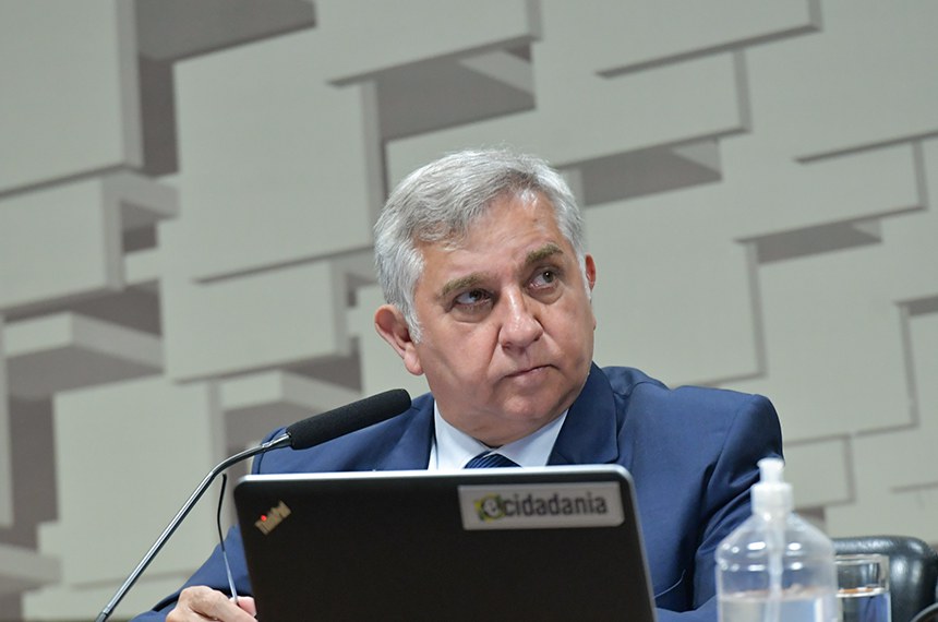 Izalci Lucas coordena o grupo de trabalho que analisa a regulamentação da reforma tributária (Foto: Geraldo Magela/Agência Senado)
