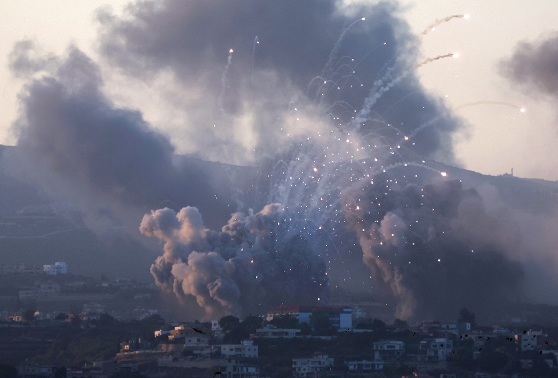 Aterrorizadas, famílias libanesas fogem de bombardeios israelenses em massa