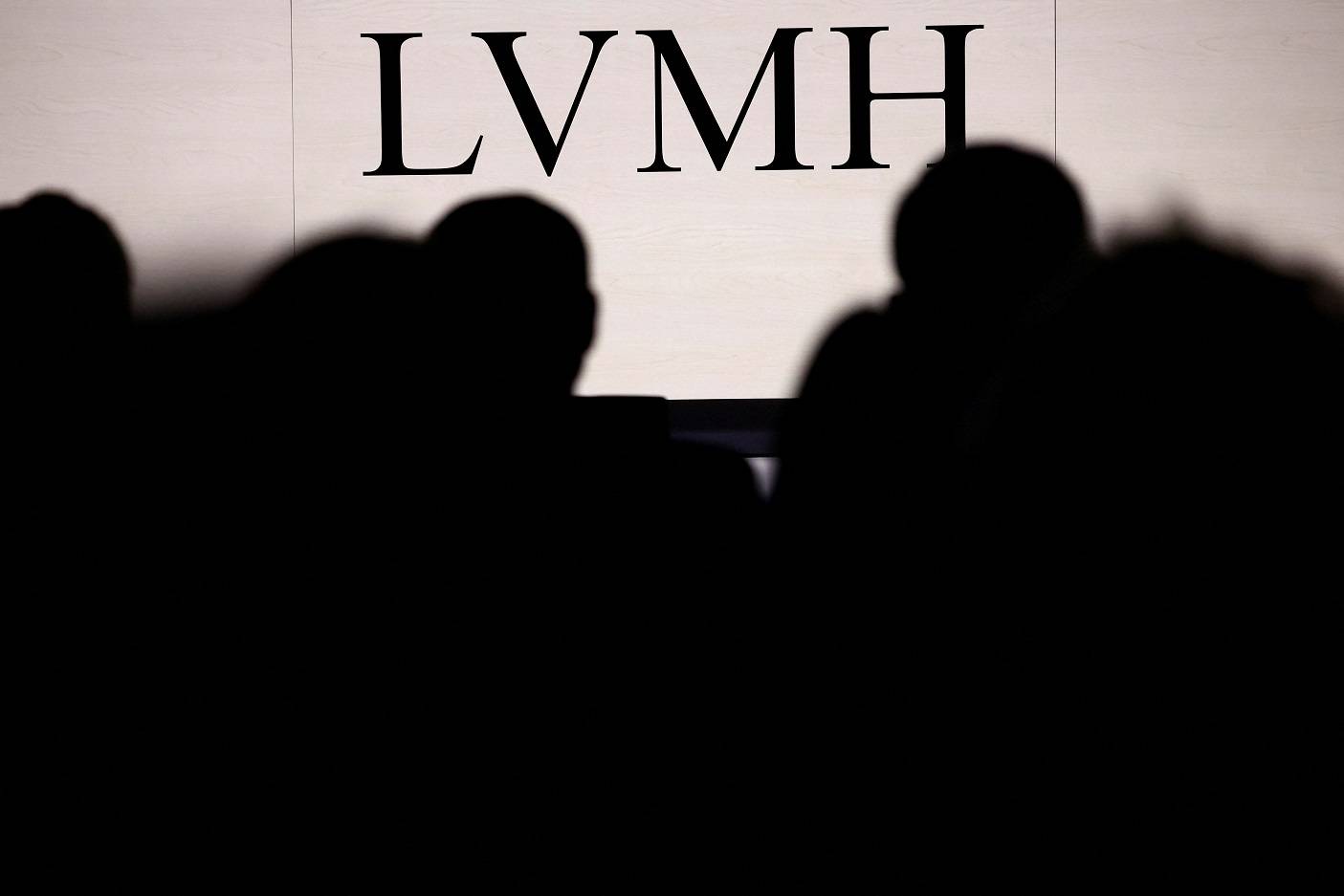 Crise na China atinge LVMH e diminui esperanças de renascimento do mercado de luxo
