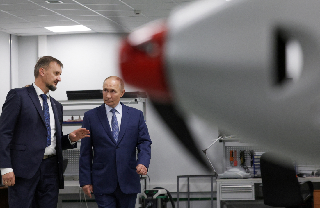 Putin visita uma unidade de produção de drones em São Petersburgo 19/09/2024 Sputnik/Gavriil Grigorov/Pool via REUTERS

