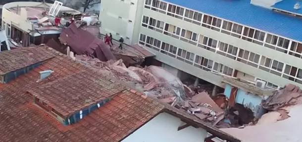 Prédio de hotel de 10 andares desaba na cidade costeira de Villa Gesell, na província argentina de Buenos Aires