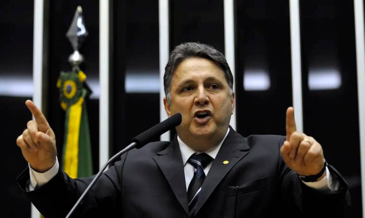 Republicanos escolhe Garotinho para disputar governo do RJ; ‘Bobagem’, diz Valdemar
